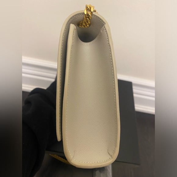 KATE MEDIUM IN GRAIN DE POUDRE EMBOSSED LEATHER - Picture 6 of 7